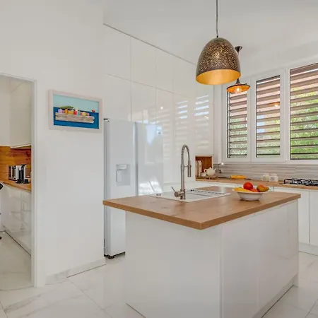 Villa Relax Tanasia With A Pool Near Split Kaštela