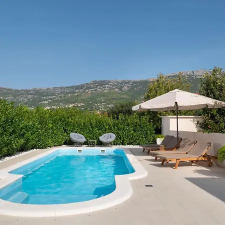 فيلة Relax Tanasia With A Pool Near Split
