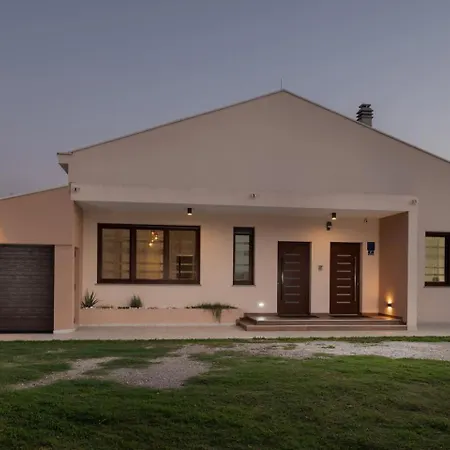 Relax Tanasia With A Pool Near Split Villa *