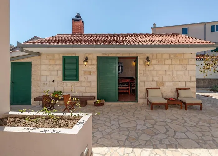 Relax Tanasia With A Pool Near Split Villa *