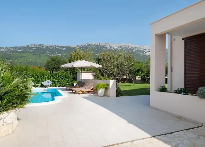 Villa Relax Tanasia With A Pool Near Split