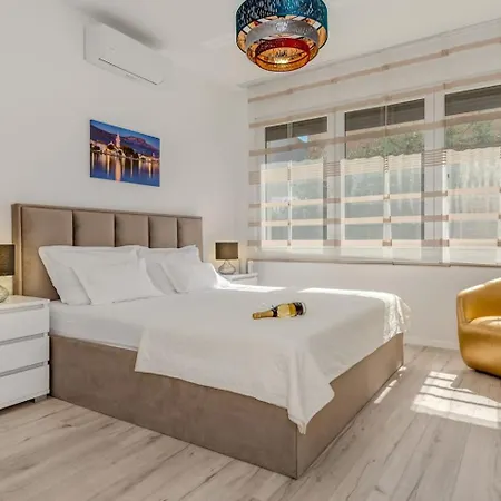 Relax Tanasia With A Pool Near Split Kaštela