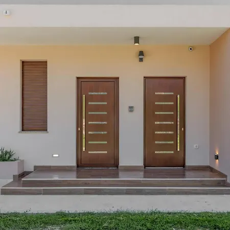 Relax Tanasia With A Pool Near Split Villa Kastela