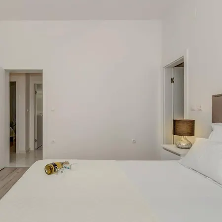 Relax Tanasia With A Pool Near Split Villa *
