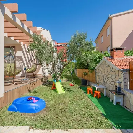 Relax Tanasia With A Pool Near Split 빌라 *