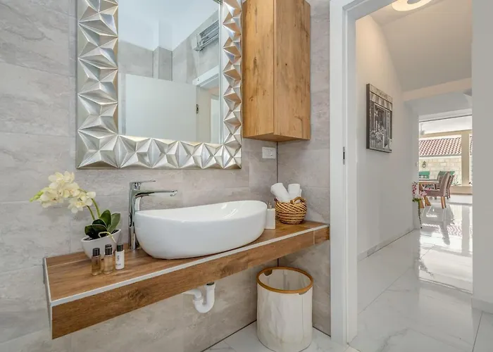 Relax Tanasia With A Pool Near Split فيلة