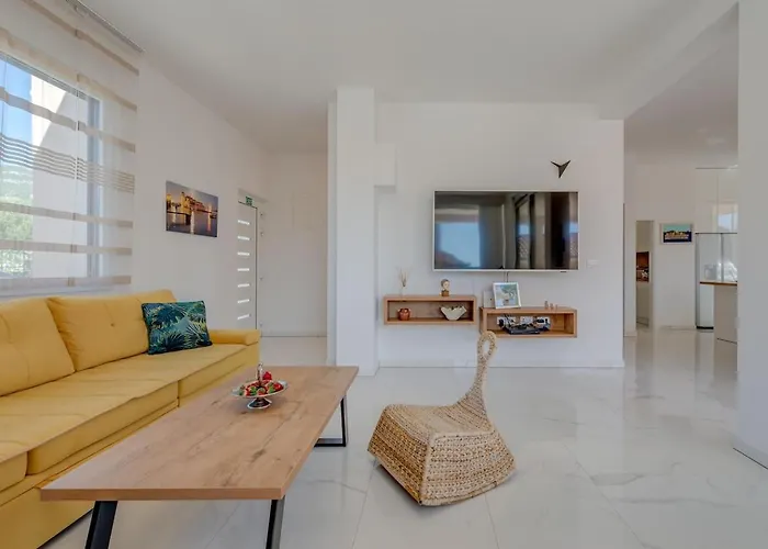 Relax Tanasia With A Pool Near Split Kaštela