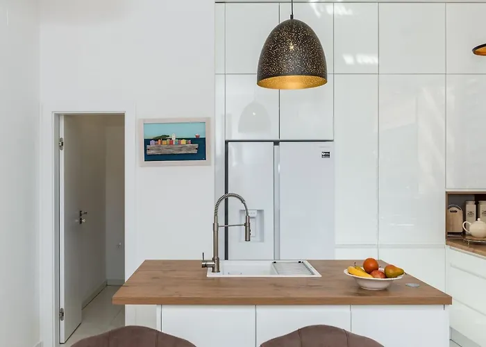 Relax Tanasia With A Pool Near Split فيلة