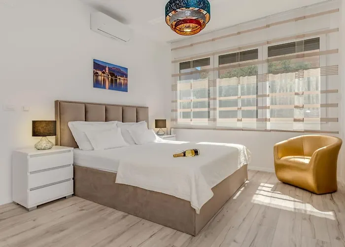 Relax Tanasia With A Pool Near Split Kaštela